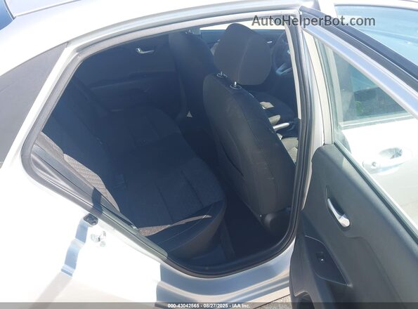 3KPA24AD9ME404127 2021 KIA RIO Silver VIN կոդի պիտակի տեսք
