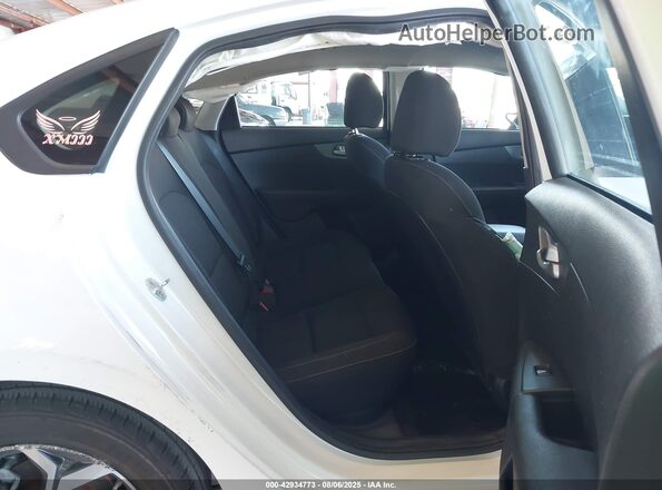 3KPF24AD2ME350174 2021 KIA FORTE White VIN կոդի պիտակի տեսք