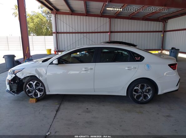 3KPF24AD2ME350174 2021 KIA FORTE White Սալոնի 360 աստիճան տեսք