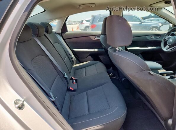 3KPF24AD5LE186739 2020 KIA FORTE Silver Vista de los asientos traseros