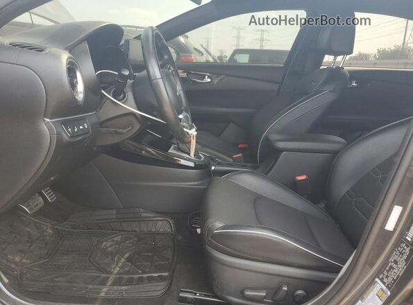 3KPF34AD1ME269003 2021 KIA FORTE Черный 