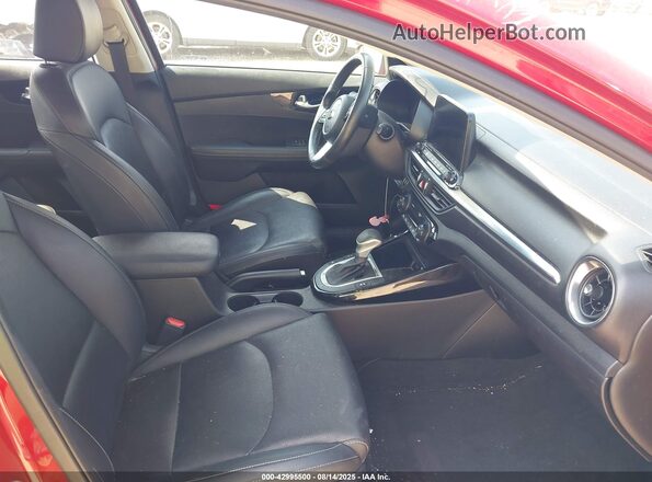 3KPF54AD9ME349157 2021 KIA FORTE Red წინა სალონის ხედი