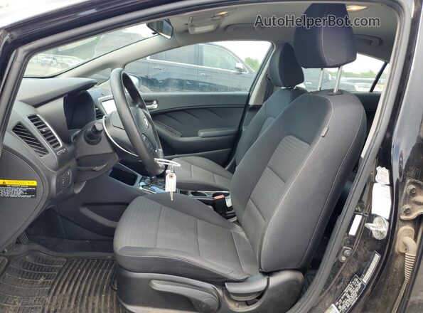 3KPFL4A79JE214367 2018 KIA FORTE Black 