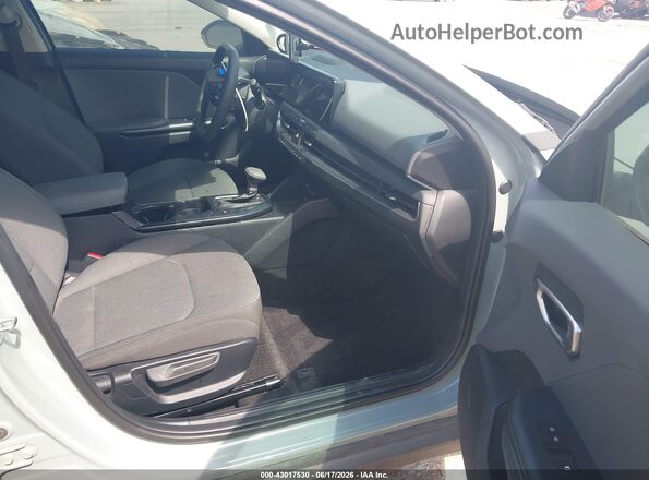 3KPFT4DE3SE108752 2025 KIA K4 Gray Front interior view