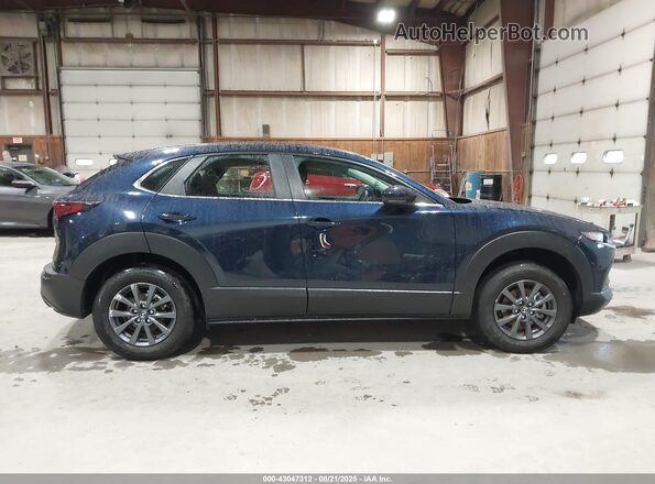 3MVDMBAM2SM825815 2025 MAZDA CX-30 Blue Vista interior trasera