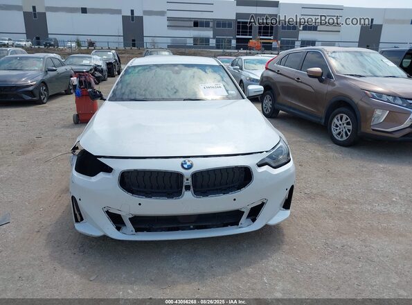 3MW23CM03P8D30465 2023 BMW 2 SERIES White Vista del salpicadero