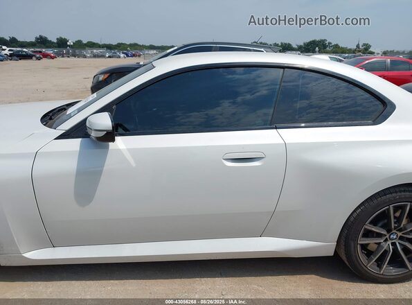 3MW23CM03P8D30465 2023 BMW 2 SERIES White Vista interior trasera