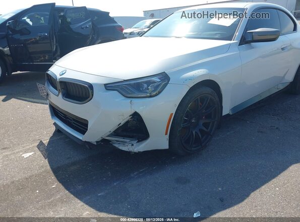 3MW53CM01N8C66646 2022 BMW M2 White Widok z przodu