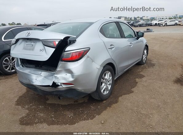 3MYDLBYV8JY331566 2018 TOYOTA YARIS IA Silver 