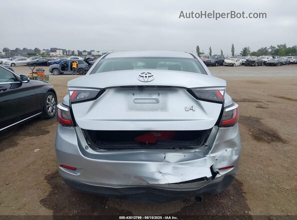 3MYDLBYV8JY331566 2018 TOYOTA YARIS IA Silver 