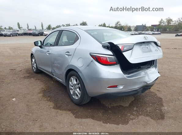 3MYDLBYV8JY331566 2018 TOYOTA YARIS IA Silver 