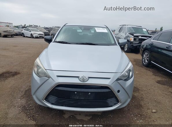 3MYDLBYV8JY331566 2018 TOYOTA YARIS IA Silver 