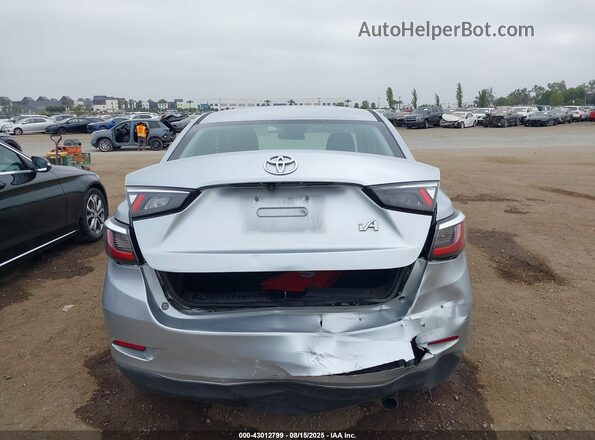 3MYDLBYV8JY331566 2018 TOYOTA YARIS IA Silver 