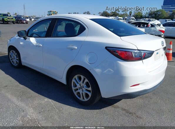 3MYDLBYV9HY148574 2017 TOYOTA YARIS IA White 