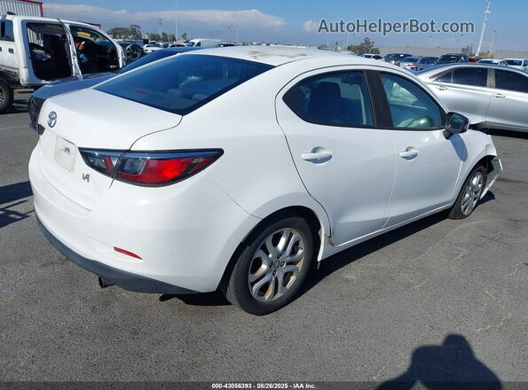 3MYDLBYV9HY148574 2017 TOYOTA YARIS IA White 