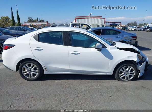 3MYDLBYV9HY148574 2017 TOYOTA YARIS IA White 