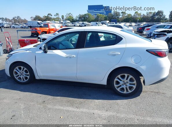 3MYDLBYV9HY148574 2017 TOYOTA YARIS IA White 