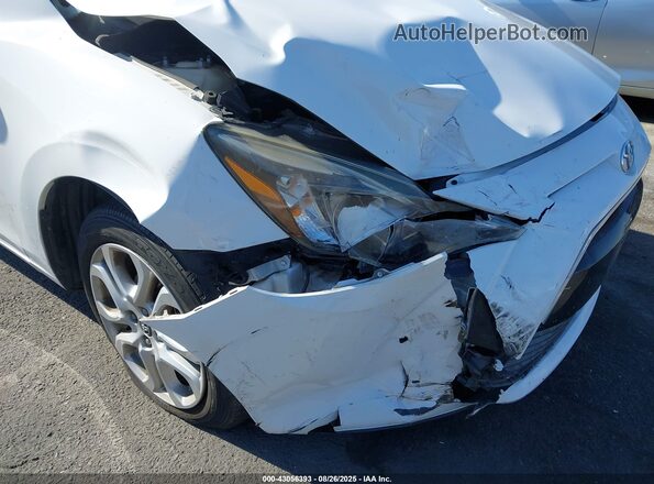 3MYDLBYV9HY148574 2017 TOYOTA YARIS IA White 