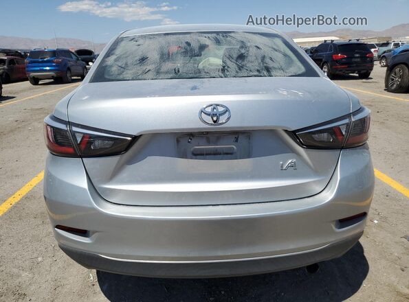 3MYDLBYV9JY301203 2018 TOYOTA YARIS Silver 