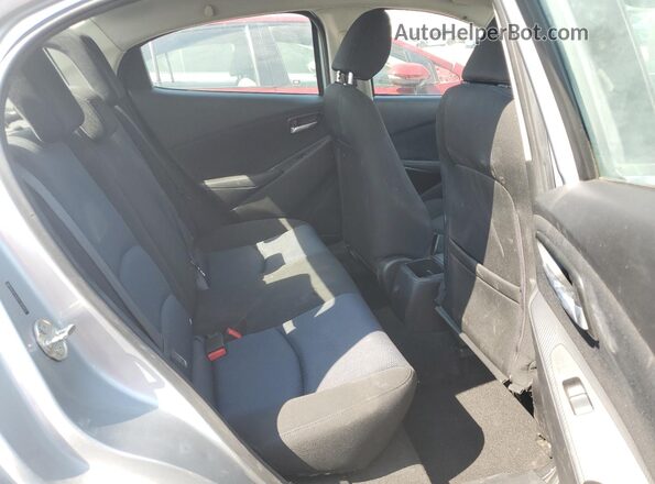 3MYDLBYV9JY301203 2018 TOYOTA YARIS Silver 