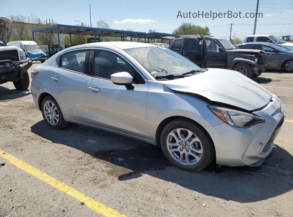 3MYDLBYV9JY301203 2018 TOYOTA YARIS Silver 
