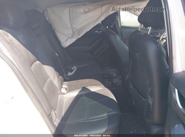 3MZBN1M33JM267262 2018 MAZDA 3 White VIN կոդի պիտակի տեսք