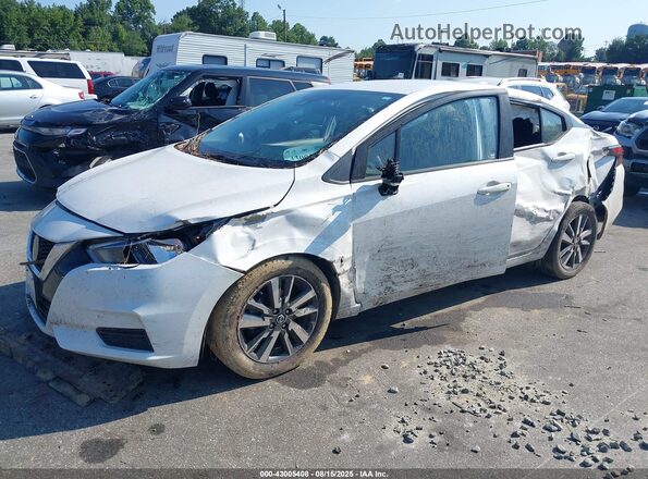 3N1CN8EV0ML880338 2021 NISSAN VERSA White Առջևի ձախ երեք քառորդ տեսարան