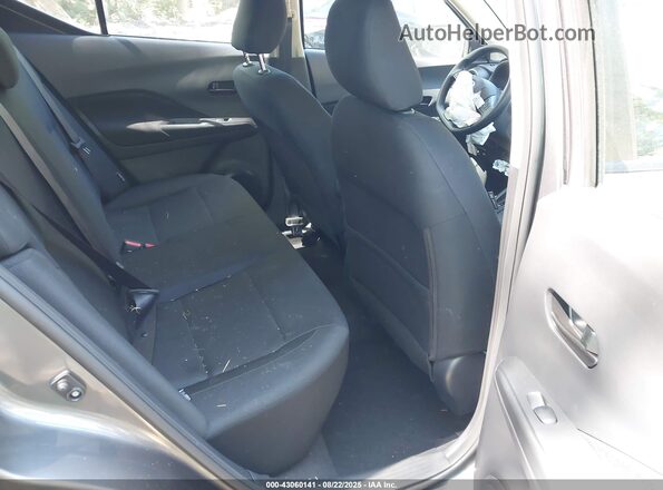 3N1CP5BV2SL489444 2025 NISSAN KICKS PLAY Gray Widok naklejki z numerem VIN