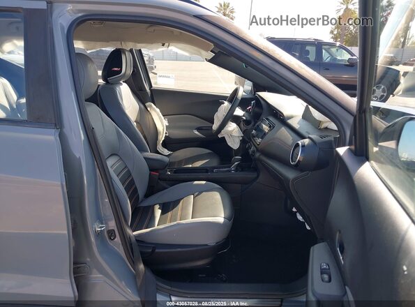 3N1CP5DVXML529298 2021 NISSAN KICKS Gray Вид салону спереду
