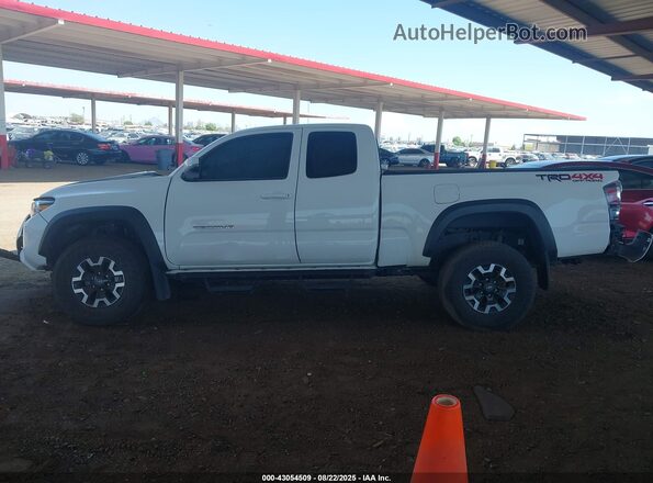 3TYSZ5AN2MT052114 2021 TOYOTA TACOMA White Widok wnętrza z tyłu
