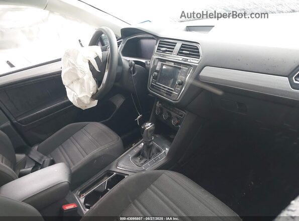 3VV1B7AX3NM035513 2022 VOLKSWAGEN TIGUAN Серый Вид салона спереди