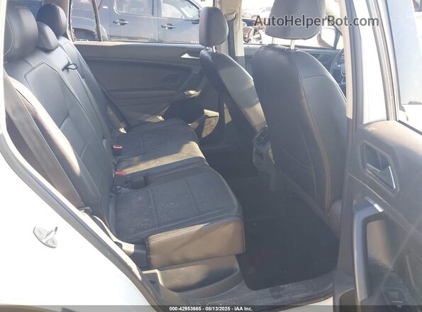 3VV2B7AX6MM050090 2021 VOLKSWAGEN TIGUAN White Vista de la etiqueta del VIN