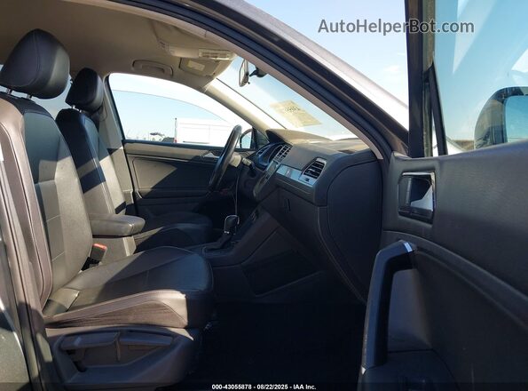 3VV3B7AX1JM005784 2018 VOLKSWAGEN TIGUAN Gray 