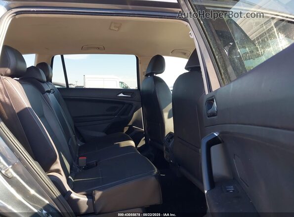 3VV3B7AX1JM005784 2018 VOLKSWAGEN TIGUAN Gray 