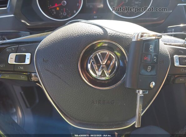 3VV3B7AX1JM005784 2018 VOLKSWAGEN TIGUAN Gray 