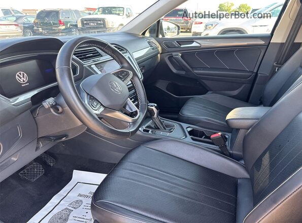 3VV3B7AX1NM084427 2022 VOLKSWAGEN TIGUAN  Widok wnętrza z przodu