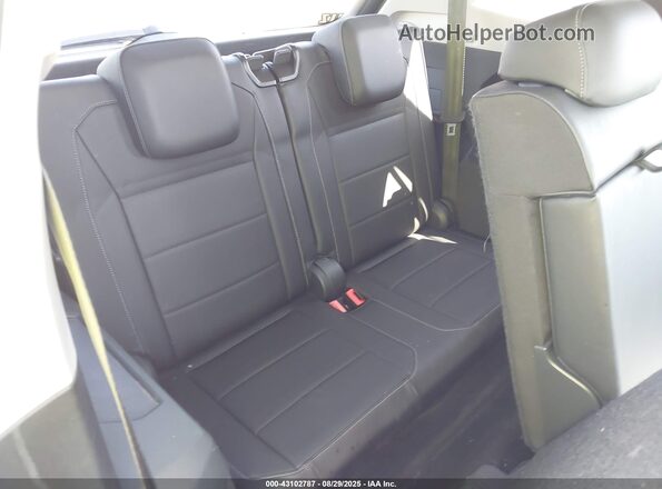 3VV3B7AX3JM040925 2018 VOLKSWAGEN TIGUAN White 