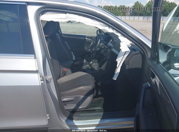 3VV3B7AX4PM006680 2023 VOLKSWAGEN TIGUAN Серебряный Вид салона спереди