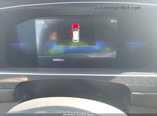 3VV3B7AX4PM006680 2023 VOLKSWAGEN TIGUAN Серебряный Вид задних сидений