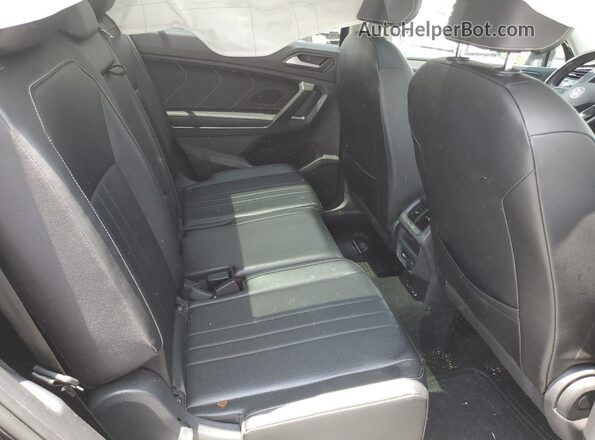 3VV3B7AX6NM120225 2022 VOLKSWAGEN TIGUAN Black უკანა სალონის ხედი