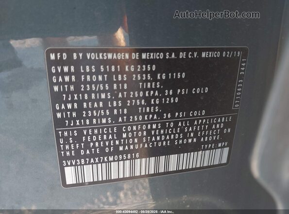 3VV3B7AX7KM095816 2019 VOLKSWAGEN TIGUAN Green Engine compartment view