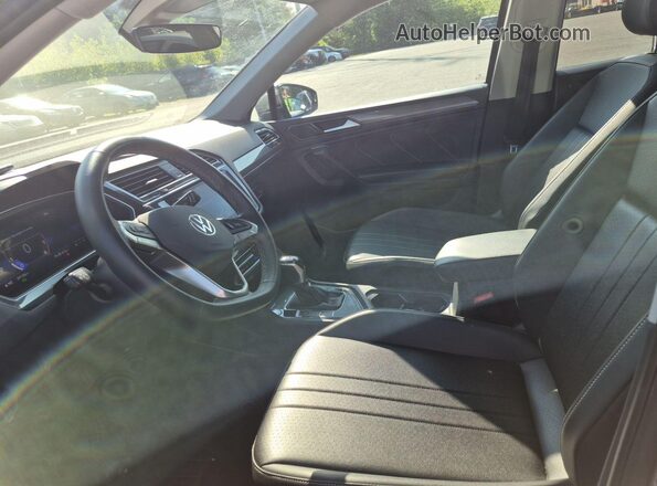 3VV3B7AX8RM086570 2024 VOLKSWAGEN TIGUAN  Vista interior delantera
