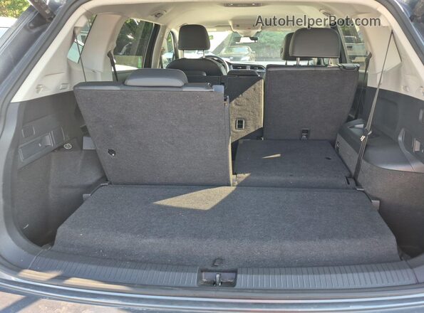 3VV3B7AX8RM086570 2024 VOLKSWAGEN TIGUAN  Vista de los asientos traseros