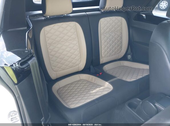 3VW5DAAT0KM502268 2019 VOLKSWAGEN BEETLE White 