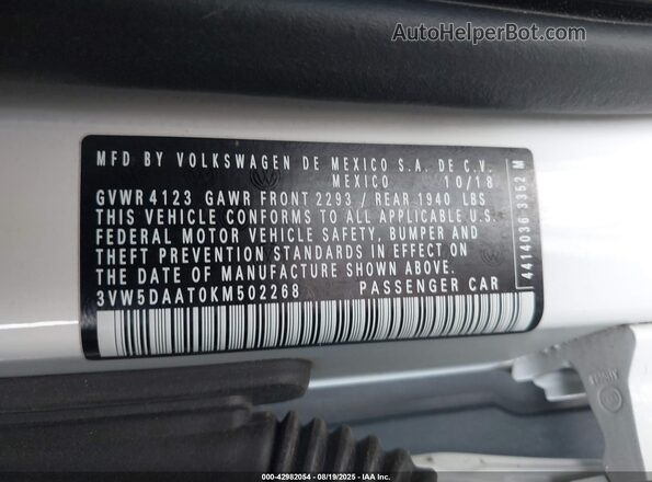 3VW5DAAT0KM502268 2019 VOLKSWAGEN BEETLE White 