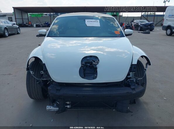 3VW5DAAT0KM502268 2019 VOLKSWAGEN BEETLE White 