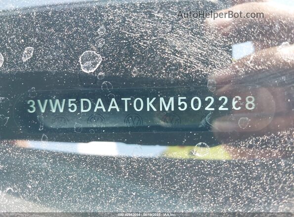 3VW5DAAT0KM502268 2019 VOLKSWAGEN BEETLE White 