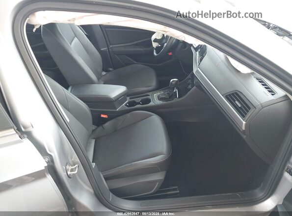 3VWCB7BU2LM055953 2020 VOLKSWAGEN JETTA Серебряный Вид салона спереди