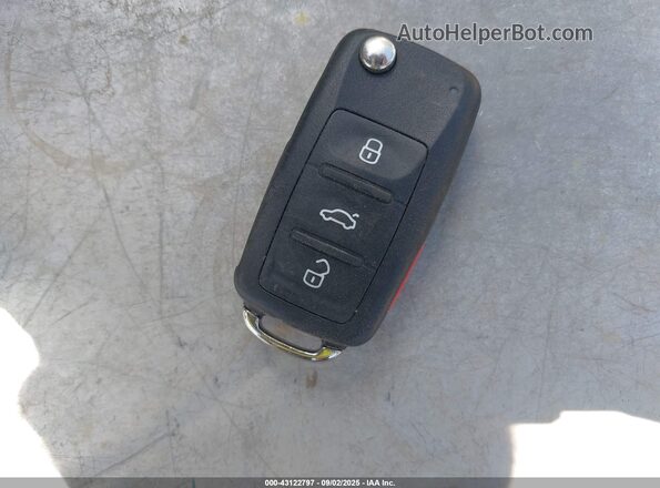 3VWJD7AT8KM718323 2019 VOLKSWAGEN BEETLE Blue 