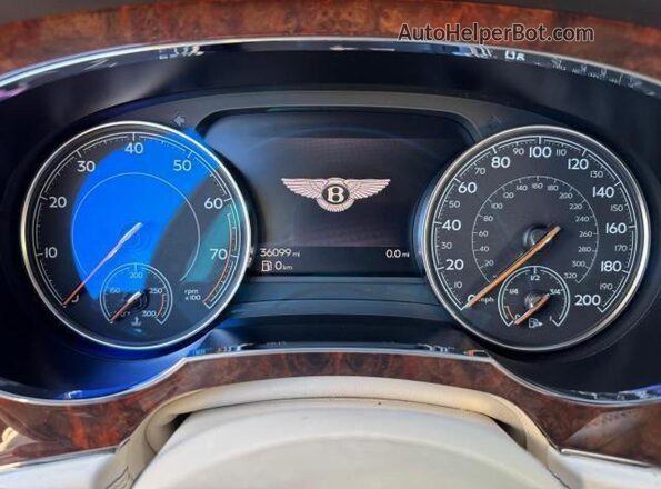 SJAAC2ZV1HC014037 2017 BENTLEY BENTAYGA Красный Вид задних сидений